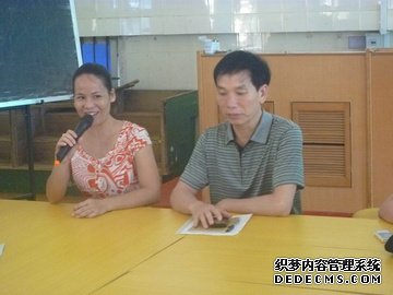 左起:潘汀老师 教育局李毛德教研员.jpg
