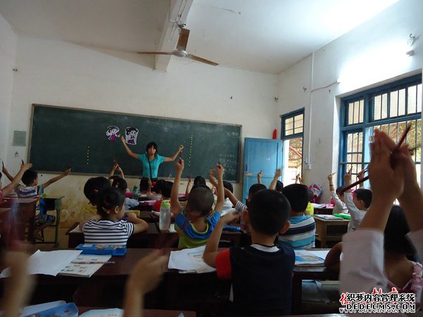 黎丽梅老师在上课.jpg