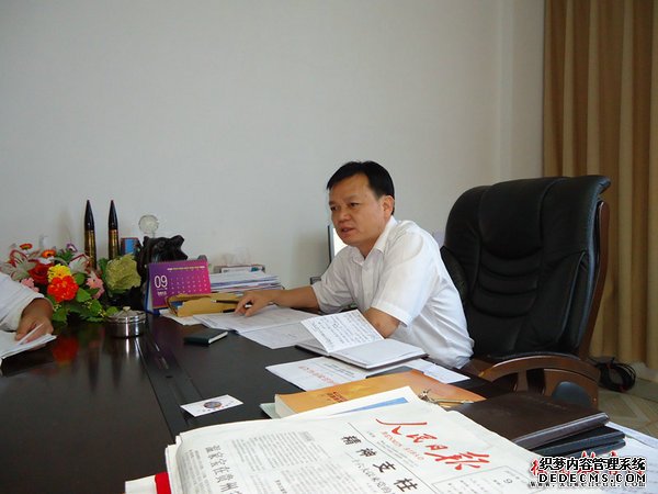郑文彬校长讲话.jpg