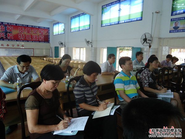 左起:沈惠珍教研员 黄晨芬教研员 郑文彬校长 李清华副校长.jpg