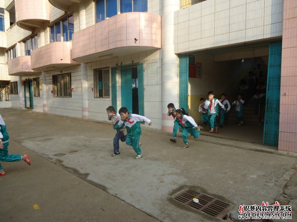 演练模拟逃生.jpg