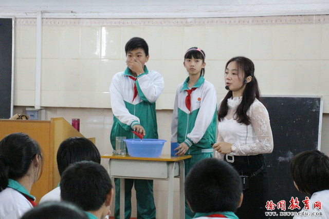 IMG_戴穆兰主任上课.JPG